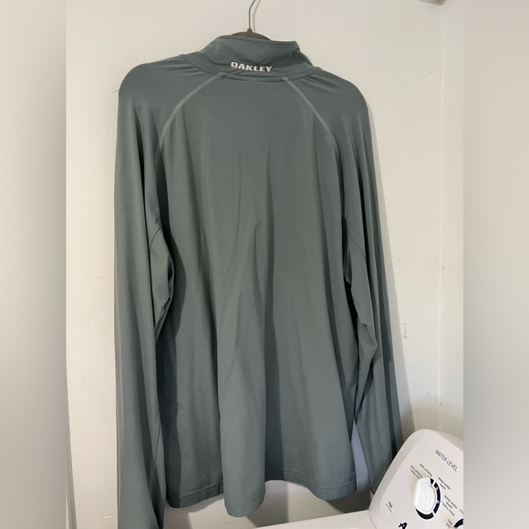 Men’s Oakley Pull-Over Quart Zip - Picture 3 of 3